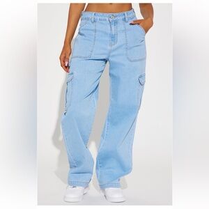 Light wash cargo strech jeans